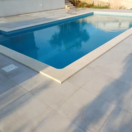 Pool Costela ביליצה